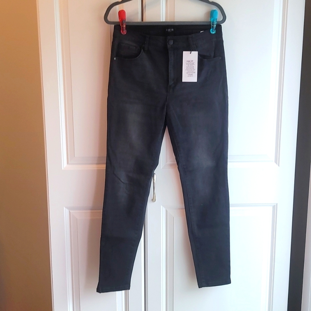 NWT C'EST TOI Black Label Mid Rise Skinny Jean size 13 (30)